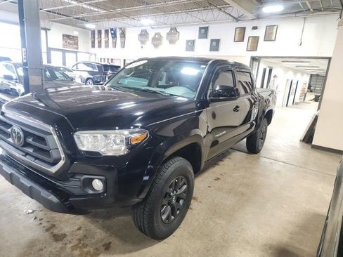 Used 2022 Toyota Tacoma SR image 3