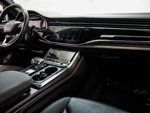 Used 2023 Audi Q8 Prestige w/ Prestige Package image 13