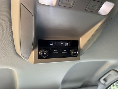 Used 2019 GMC Yukon XL SLE w/ Convenience Package AWD/4WD image 25
