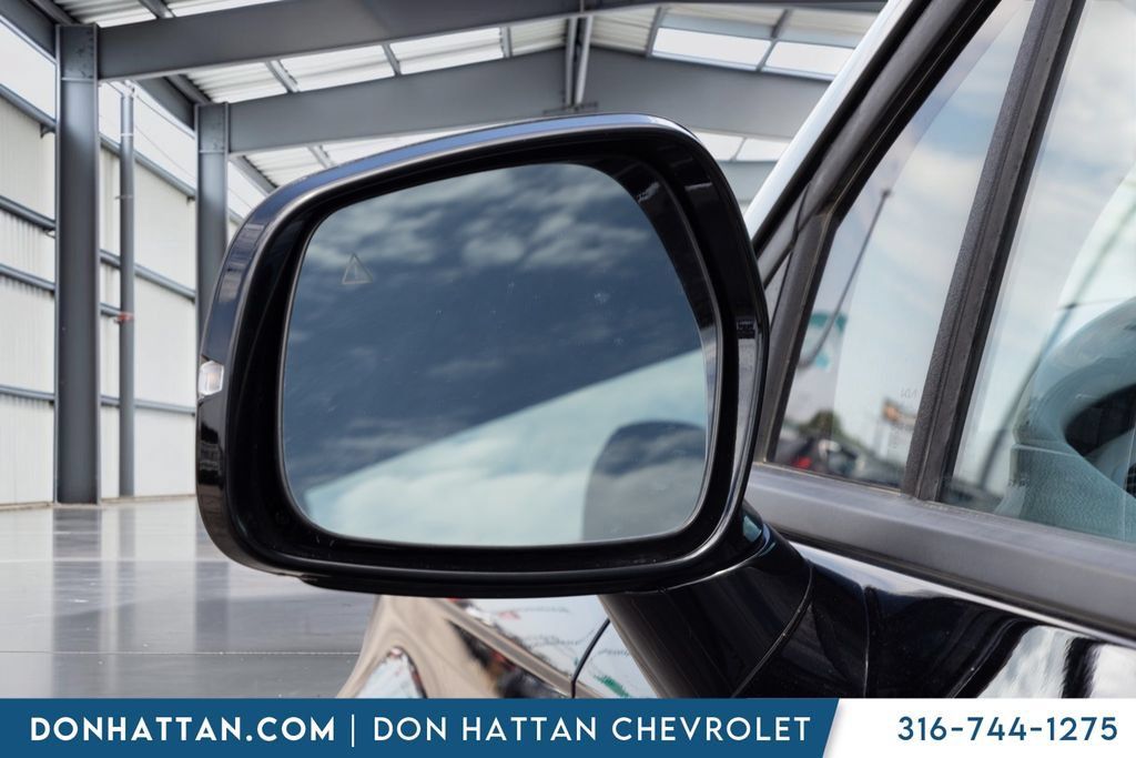 Used 2025 Kia Carnival FWD image 30