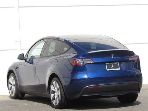 Used 2022 Tesla Model Y Long Range AWD/4WD image 5
