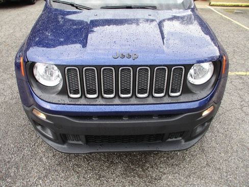 Used 2017 Jeep Renegade Altitude FWD image 23