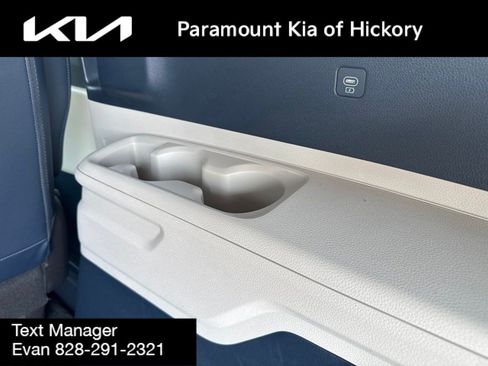 Used 2025 Kia Carnival EX FWD image 14