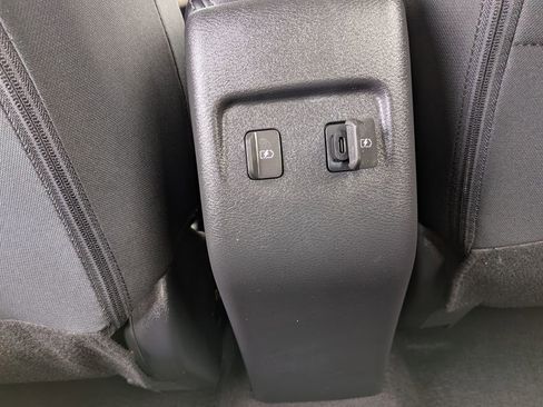 Used 2024 Nissan Kicks SV image 11