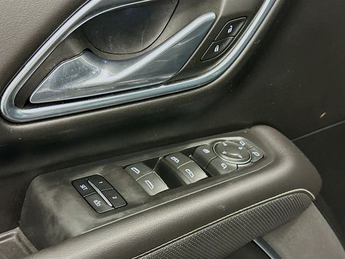 Used 2023 Chevrolet Suburban Premier image 15