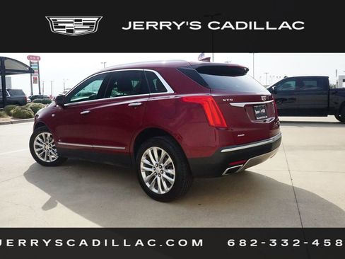 Used 2017 Cadillac XT5 Platinum image 2