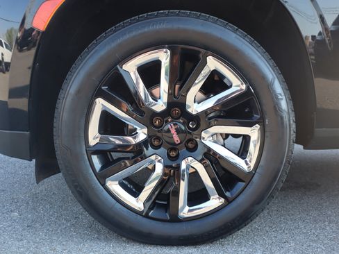 Used 2021 GMC Yukon Denali w/ Denali Premium Package AWD/4WD image 11