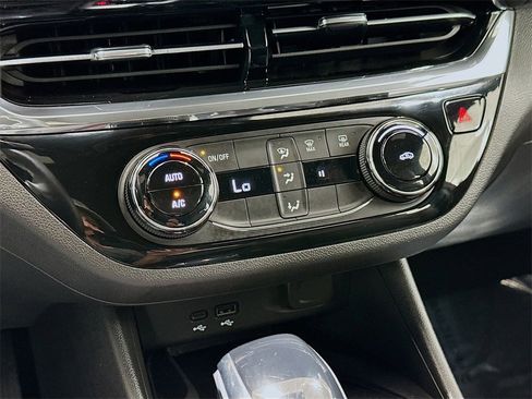 Used 2025 Buick Envista Sport Touring w/ Convenience II Package image 13