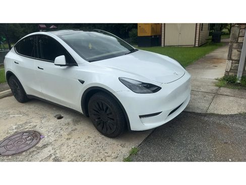 Used 2024 Tesla Model Y Long Range AWD/4WD image 2