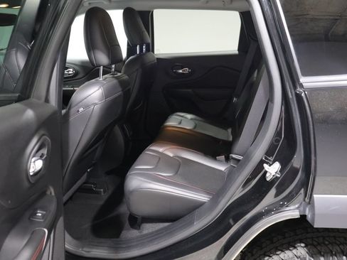 Used 2020 Jeep Cherokee Trailhawk w/ Cold Weather Group AWD/4WD image 19