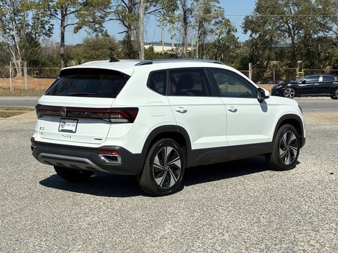 New 2026 Volkswagen Taos SE image 7