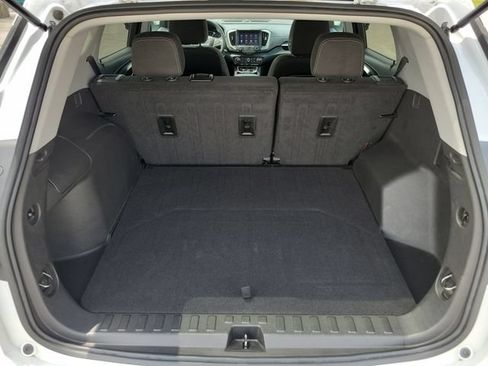 Used 2022 GMC Terrain SLE w/ Driver Convenience Package FWD image 10