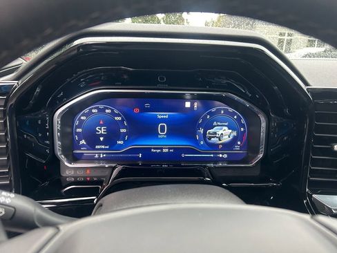 Used 2022 Chevrolet Silverado 1500 LT Trail Boss w/ LT Trail Boss Premium Package AWD/4WD image 16