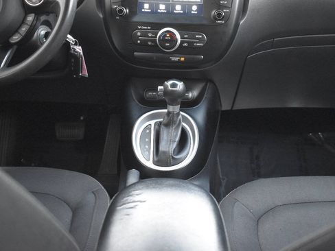 Used 2018 Kia Soul + FWD image 31