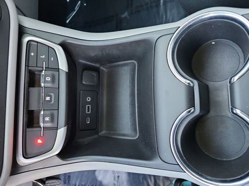 Certified 2024 GMC Terrain SLE image 25