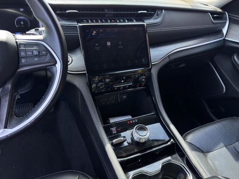 Used 2022 Jeep Grand Cherokee L Limited image 19