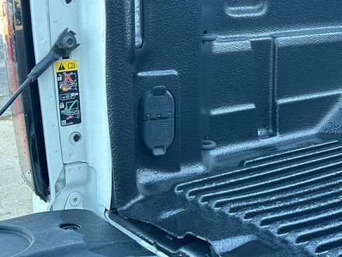 Used 2024 GMC Sierra 2500 AT4 w/ Technology Package image 10