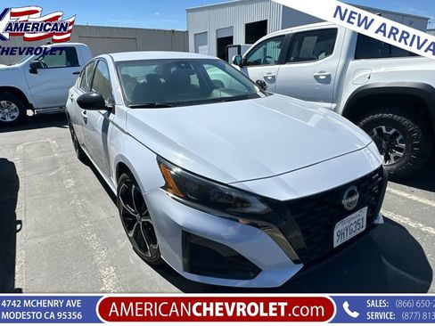 Used 2023 Nissan Altima 2.5 SR FWD image 1