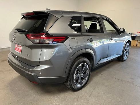 Used 2024 Nissan Rogue SV FWD image 3
