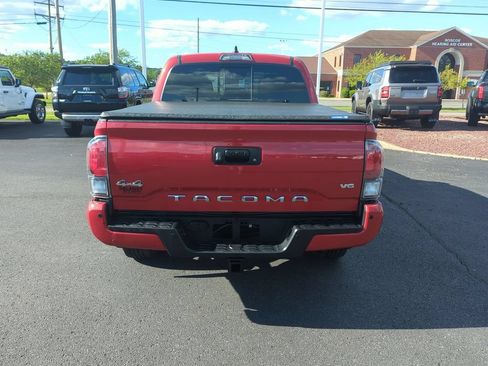 Used 2022 Toyota Tacoma Limited AWD/4WD image 7