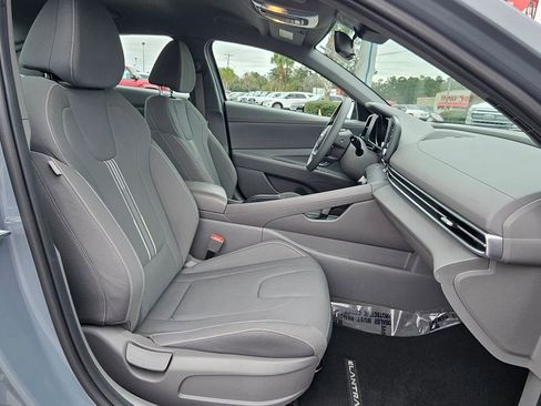 Used 2023 Hyundai Elantra SEL image 7
