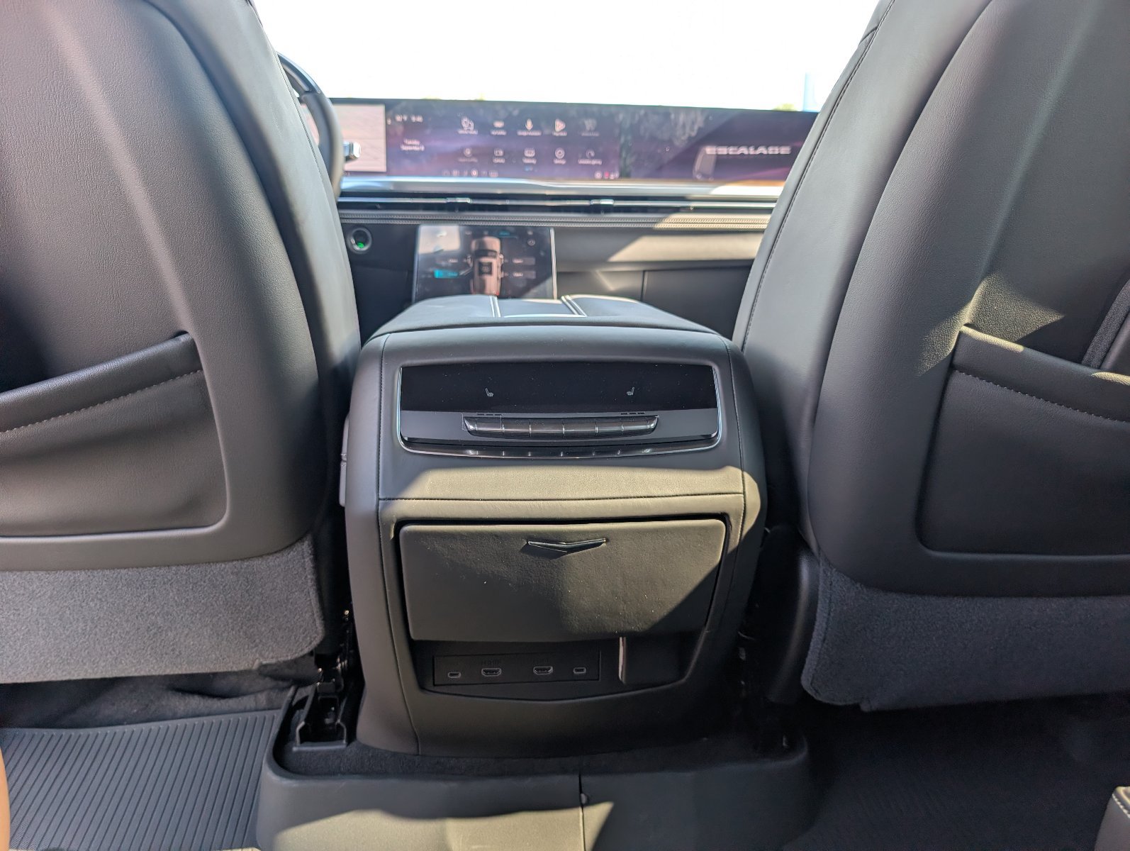 New 2026 Cadillac Escalade Platinum Sport w/ LPO, ONYX Package AWD/4WD image 29