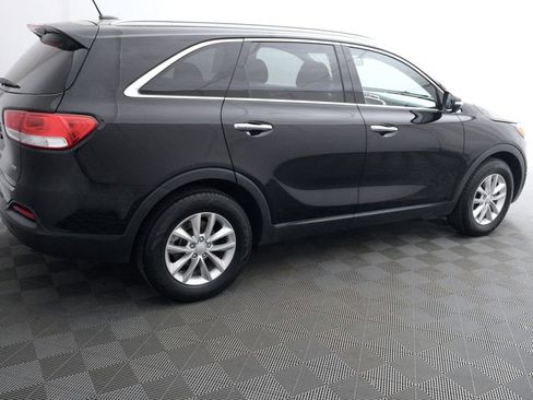Used 2016 Kia Sorento FWD image 4