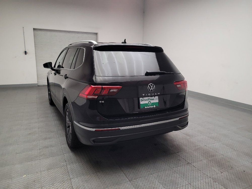Used 2023 Volkswagen Tiguan SE w/ Panoramic Sunroof Package FWD image 6