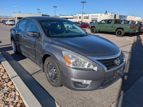Used 2014 Nissan Altima 2.5 S w/ Display Audio Package image 3