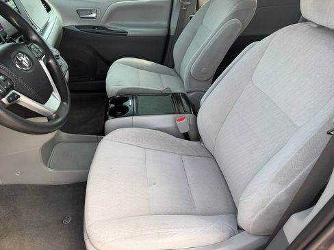 Used 2020 Toyota Sienna LE AWD/4WD image 10