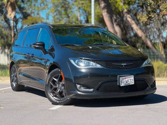 Used 2018 Chrysler Pacifica Limited w/ Advanced Safetytec Group FWD image 1