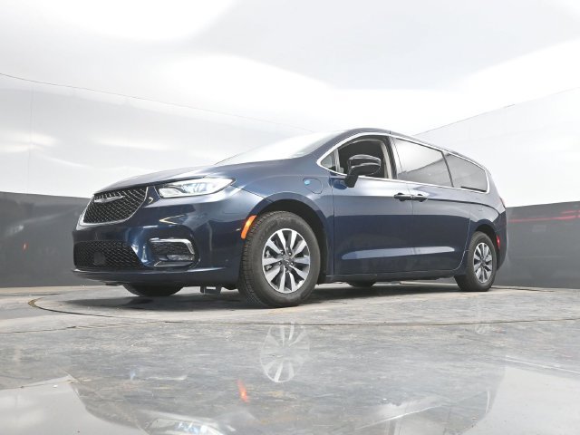 Used 2024 Chrysler Pacifica Limited FWD image 49