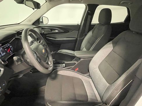 Used 2023 Chevrolet TrailBlazer LT image 3