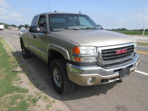 Used 2004 GMC Sierra 2500 SLT w/ Snow Plow Prep Package AWD/4WD image 10