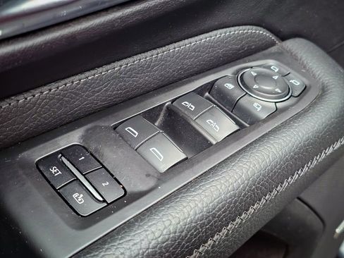 Certified 2022 GMC Yukon Denali image 9