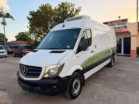Used 2018 Mercedes-Benz Sprinter 2500 image 2