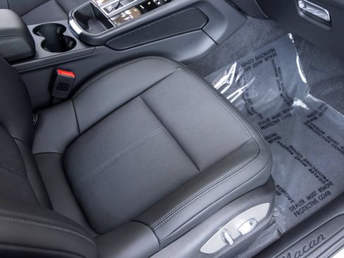 Certified 2026 Porsche Macan AWD/4WD image 63