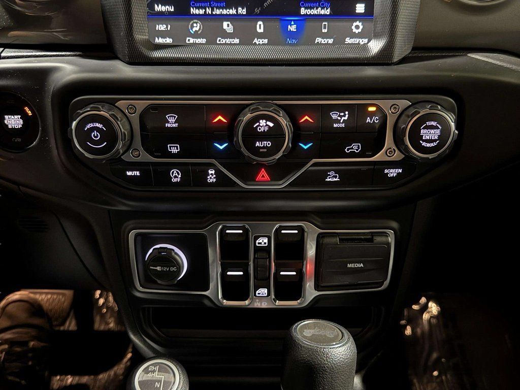 Used 2023 Jeep Wrangler Unlimited Sahara AWD/4WD image 17