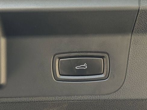 Used 2017 Porsche Panamera 4 AWD/4WD image 29