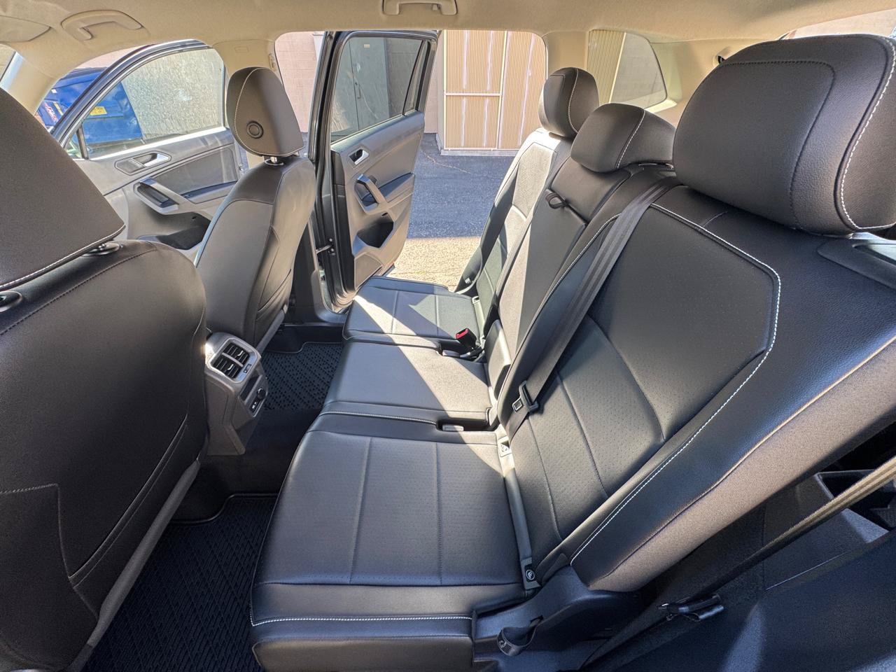Used 2021 Volkswagen Tiguan SE FWD image 14