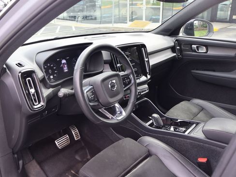 Used 2022 Volvo XC40 T5 R-Design w/ Advanced Package AWD/4WD image 4
