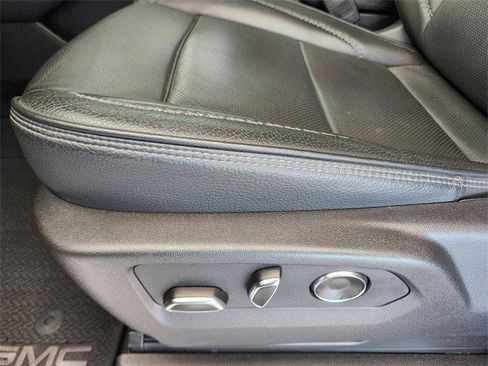 Certified 2025 GMC Yukon Denali image 5