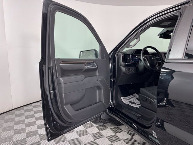 Used 2025 Chevrolet Silverado 1500 RST AWD/4WD image 18