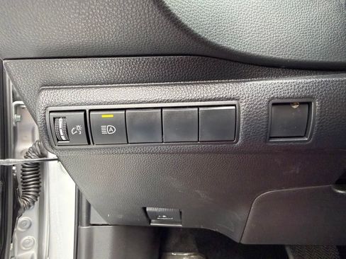 Used 2023 Toyota Corolla SE w/ Carpet Mat Package (TMS) FWD image 18