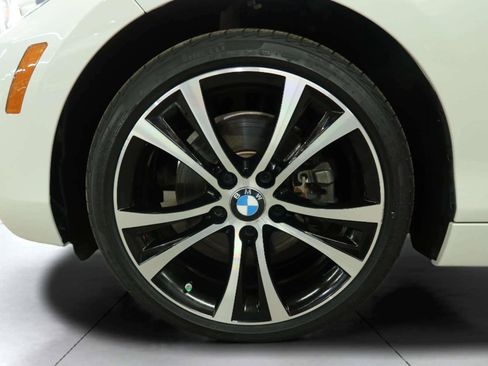 Used 2020 BMW 230i Convertible w/ Premium Package RWD image 44