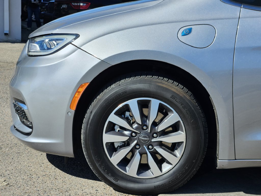 Used 2021 Chrysler Pacifica Touring-L FWD image 6