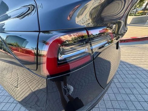 Used 2024 Tesla Model Y Long Range RWD image 26