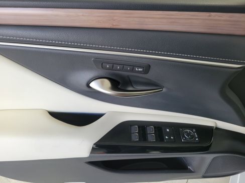 Certified 2024 Lexus ES 350 w/ Premium Package image 20