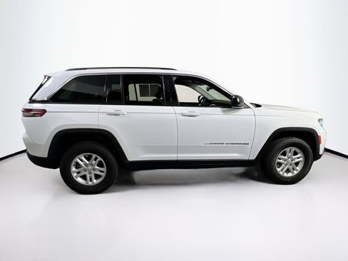 Used 2023 Jeep Grand Cherokee Laredo AWD/4WD image 4