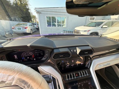 Used 2021 Lamborghini Urus AWD/4WD image 23